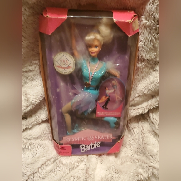 Mattel Barbie 1997 OLYMPIC USA SKATER #18501 SPIN & SKATE Tara Lipinsky NRFB - Picture 1 of 9